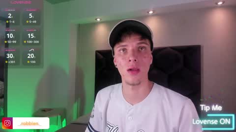 Snapshot of robbinblaze chatting on 13, 4, 2026 Robbin online show from 13, 4, 2026