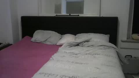 Snapshot of rober10000 chatting on 5, 11, 2025 rober10000 online show from 5, 11, 2025