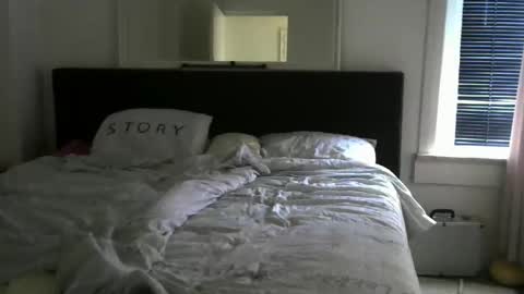 Snapshot of rober10000 chatting on 12, 11, 2025 rober10000 online show from 12, 11, 2025