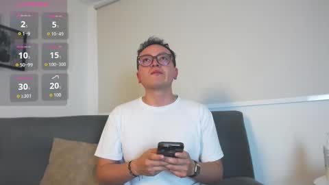 Snapshot of robert_honey chatting on 28, 9, 2025 Robert online show from 28, 9, 2025