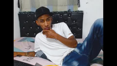 roberthycami2123 online show from 4, 12, 2025