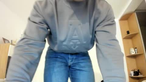 Snapshot of roberto4ever chatting on 1, 2, 2026 roberto4ever online show from 1, 2, 2026