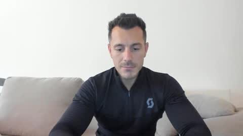 Snapshot of roberto4ever chatting on 2, 2, 2026 roberto4ever online show from 2, 2, 2026