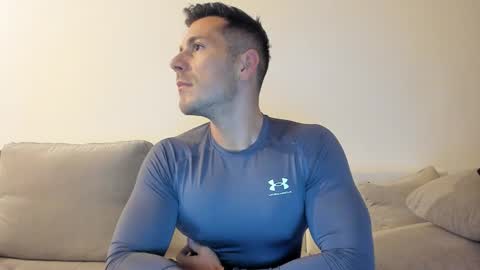 Snapshot of roberto4ever chatting on 4, 2, 2026 roberto4ever online show from 4, 2, 2026