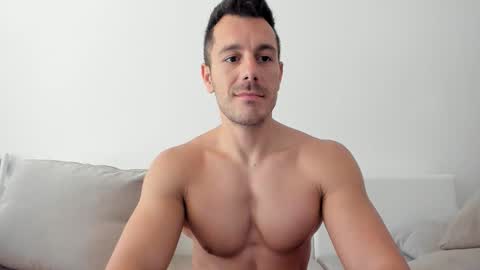 Snapshot of roberto4ever chatting on 2, 3, 2026 roberto4ever online show from 2, 3, 2026