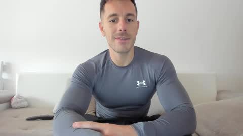 Snapshot of roberto4ever chatting on 25, 3, 2026 roberto4ever online show from 25, 3, 2026