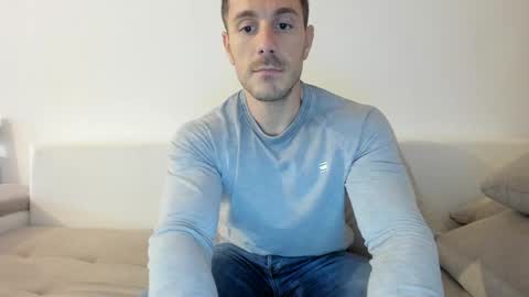 Snapshot of roberto4ever chatting on 2, 4, 2026 roberto4ever online show from 2, 4, 2026