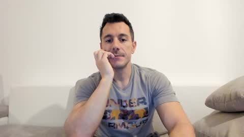 Snapshot of roberto4ever chatting on 3, 4, 2026 roberto4ever online show from 3, 4, 2026