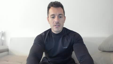 Snapshot of roberto4ever chatting on 4, 4, 2026 roberto4ever online show from 4, 4, 2026