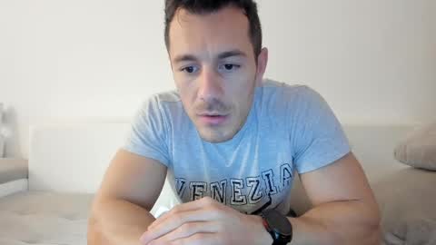 Snapshot of roberto4ever chatting on 5, 4, 2026 roberto4ever online show from 5, 4, 2026