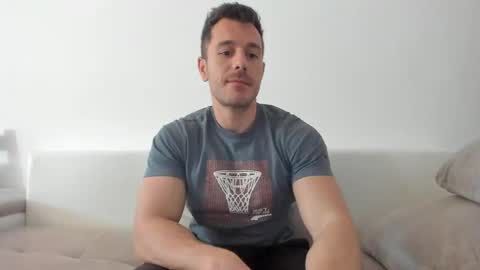 Snapshot of roberto4ever chatting on 6, 4, 2026 roberto4ever online show from 6, 4, 2026