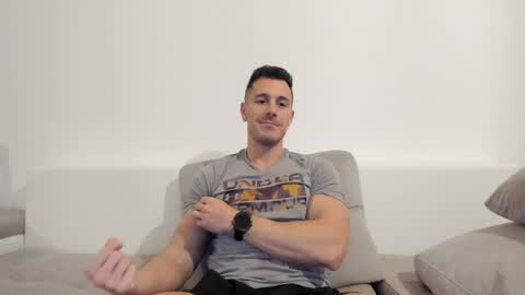 Snapshot of roberto4ever chatting on 9, 4, 2026 roberto4ever online show from 9, 4, 2026