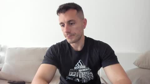 Snapshot of roberto4ever chatting on 9, 4, 2026 roberto4ever online show from 9, 4, 2026