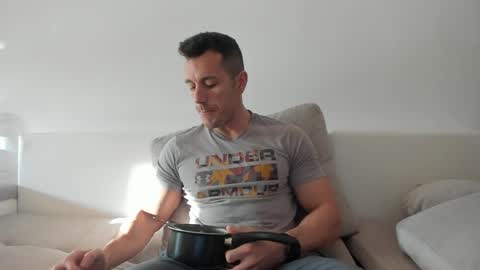 Snapshot of roberto4ever chatting on 15, 4, 2026 roberto4ever online show from 15, 4, 2026