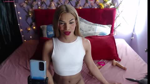 Snapshot of robinsonbaker chatting on 6, 2, 2026 Margot Ferrer online show from 6, 2, 2026