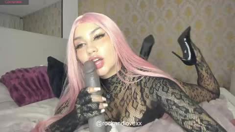 Samantha Estephania  online show from 12, 5, 2026