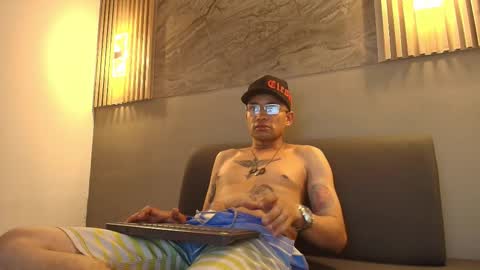 roger_flyn online show from 18, 12, 2025