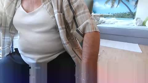 Snapshot of rolandloser1000 chatting on 13, 9, 2025 rolandloser1000 online show from 13, 9, 2025