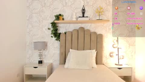 Snapshot of roma_love_ chatting on 4, 1, 2025 online show from 4, 1, 2025