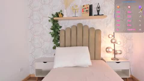 Snapshot of roma_love_ chatting on 24, 9, 2025 online show from 24, 9, 2025