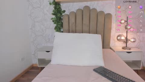 Snapshot of roma_love_ chatting on 4, 10, 2025 online show from 4, 10, 2025