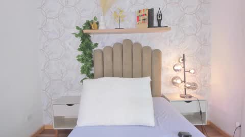 Snapshot of roma_love_ chatting on 8, 10, 2025 online show from 8, 10, 2025