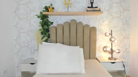 Snapshot of roma_love_ chatting on 27, 10, 2025 online show from 27, 10, 2025