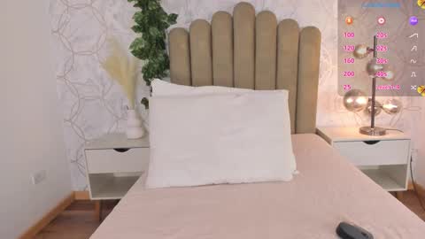 Snapshot of roma_love_ chatting on 28, 10, 2025 online show from 28, 10, 2025