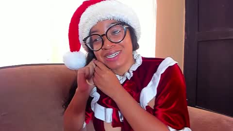 Snapshot of romantic_stargirl chatting on 24, 12, 2024 Is A Belle online show from 24, 12, 2024