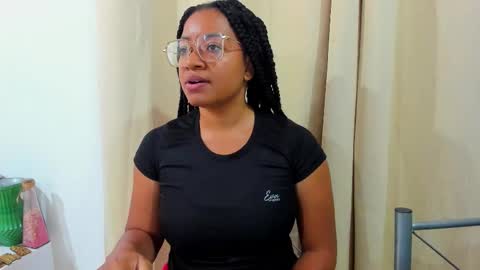 Snapshot of romantic_stargirl chatting on 27, 10, 2025 Is A Belle online show from 27, 10, 2025