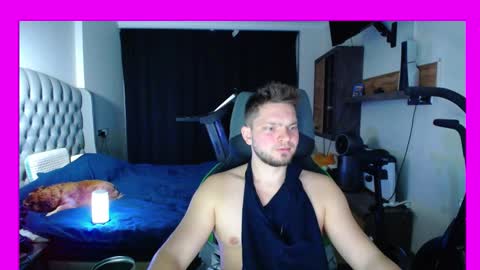 Snapshot of romantic_twunk chatting on 4, 10, 2025 romantic_twunk online show from 4, 10, 2025