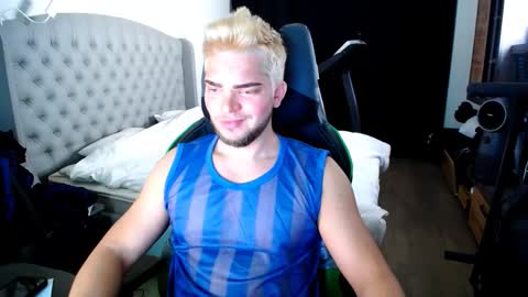 Snapshot of romantic_twunk chatting on 25, 10, 2025 romantic_twunk online show from 25, 10, 2025