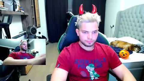 Snapshot of romantic_twunk chatting on 7, 11, 2025 romantic_twunk online show from 7, 11, 2025