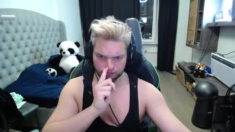 Snapshot of romantic_twunk chatting on 17, 11, 2025 romantic_twunk online show from 17, 11, 2025