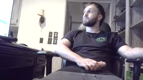 Snapshot of roofguy11 chatting on 16, 11, 2025 roofguy11 online show from 16, 11, 2025