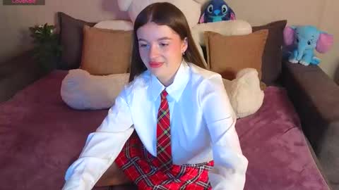 Snapshot of roraline_lov chatting on 8, 3, 2026 roraline_lov online show from 8, 3, 2026