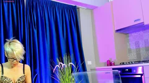 Rose online show from 6, 10, 2025