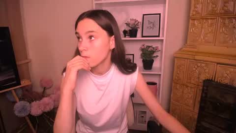 Snapshot of rosalais_ chatting on 1, 7, 2026 Rose online show from 1, 7, 2026