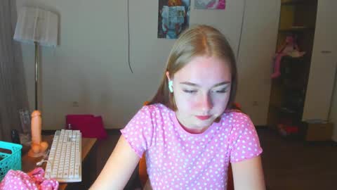 Snapshot of rosalina1690 chatting on 5, 12, 2024 rosalina1690 online show from 5, 12, 2024