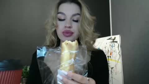 Snapshot of rosaline_ly chatting on 31, 10, 2025 Rosalina online show from 31, 10, 2025