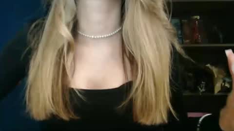 Snapshot of rosaline_ly chatting on 16, 11, 2025 Rosalina online show from 16, 11, 2025