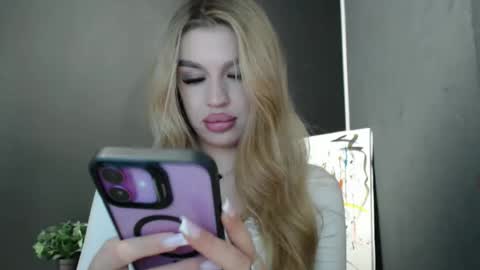 Snapshot of rosaline_ly chatting on 30, 11, 2025 Rosalina online show from 30, 11, 2025