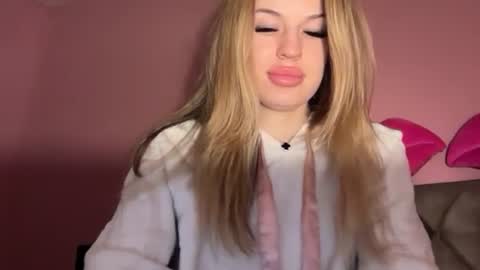 Snapshot of rosaline_ly chatting on 19, 12, 2025 Rosalina online show from 19, 12, 2025