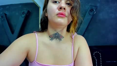 Snapshot of rosalinegrey chatting on 19, 10, 2025 Rosaline Grey online show from 19, 10, 2025