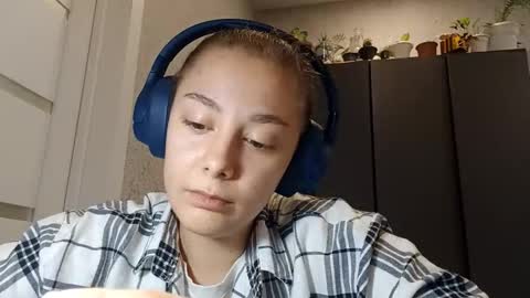Snapshot of rosannacreamer chatting on 3, 10, 2025 Kiki online show from 3, 10, 2025
