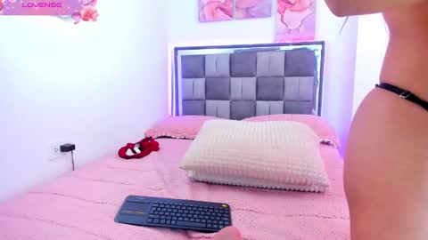 Snapshot of rose1__ chatting on 19, 9, 2025 rose1__ online show from 19, 9, 2025