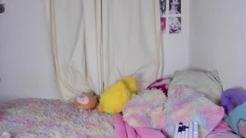 Snapshot of rose_adeline chatting on 14, 7, 2026 rose online show from 14, 7, 2026