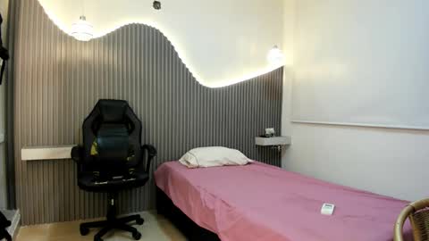 Rose  online show from 28, 4, 2026