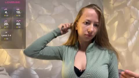 Snapshot of rose_rainy chatting on 9, 9, 2025 Im Rose online show from 9, 9, 2025
