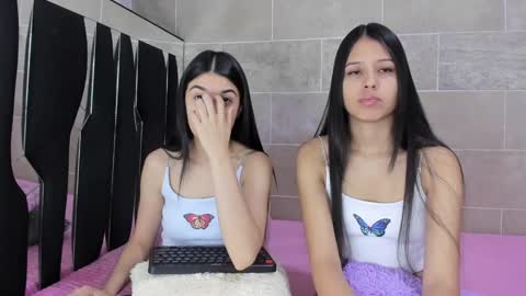 Snapshot of roseandmiah chatting on 2, 1, 2025 Rose y Miah online show from 2, 1, 2025
